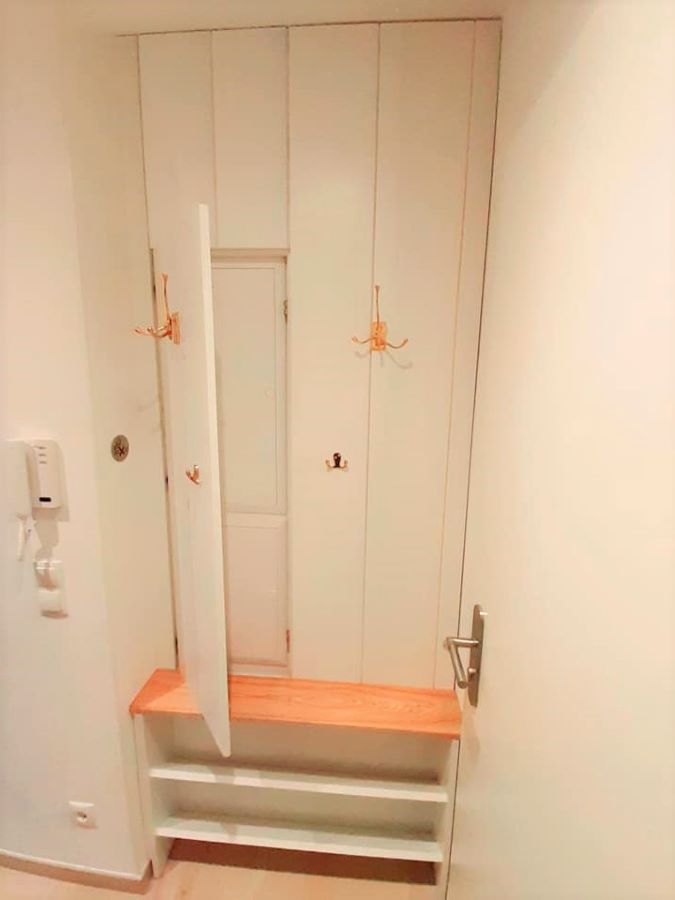 Garderobe_Nische_Sicherungskasten_offen